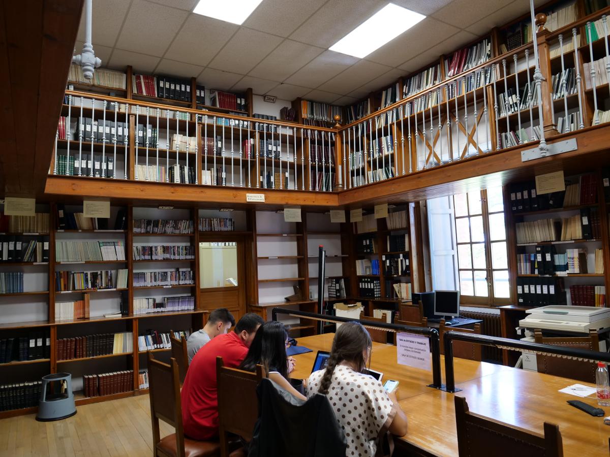 Sala de estudio de la biblioteca del Colegio Máximo
