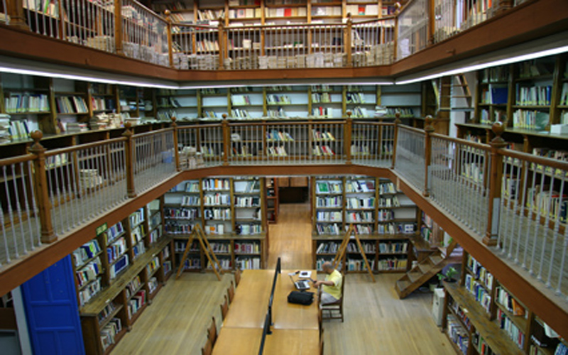 Biblioteca de la Facultad de Comunicación y Documentación