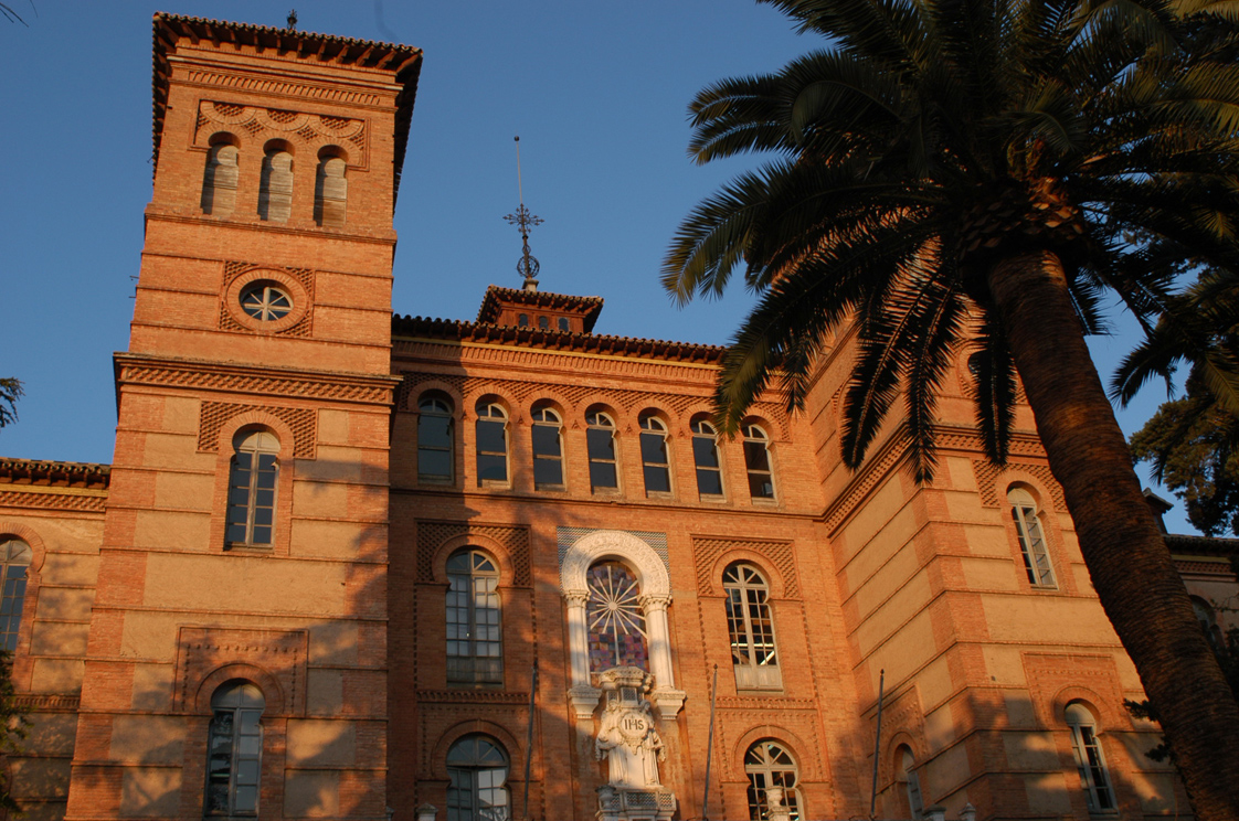 Fachada Edificio Colegio Máximo - Facultad de Comunicación y Documentación